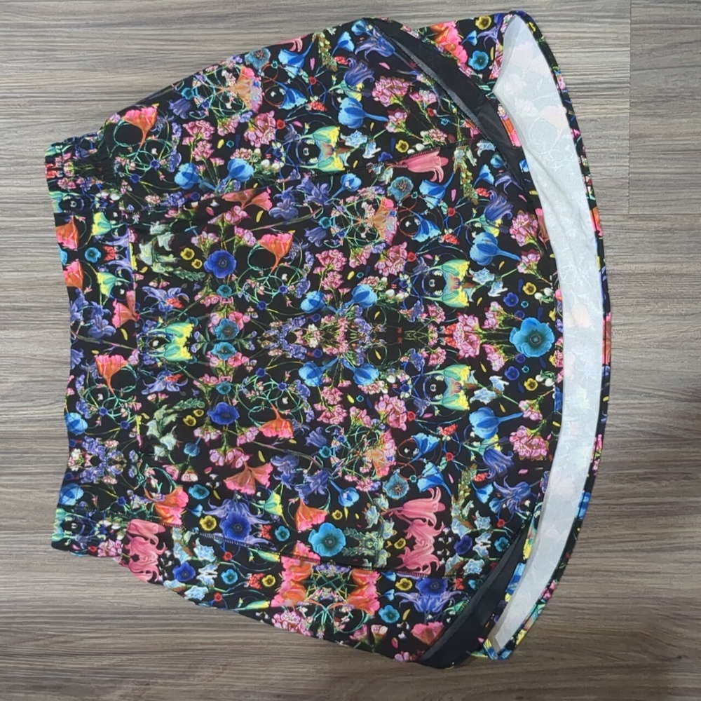 Lululemon hotty hot skirt size 8